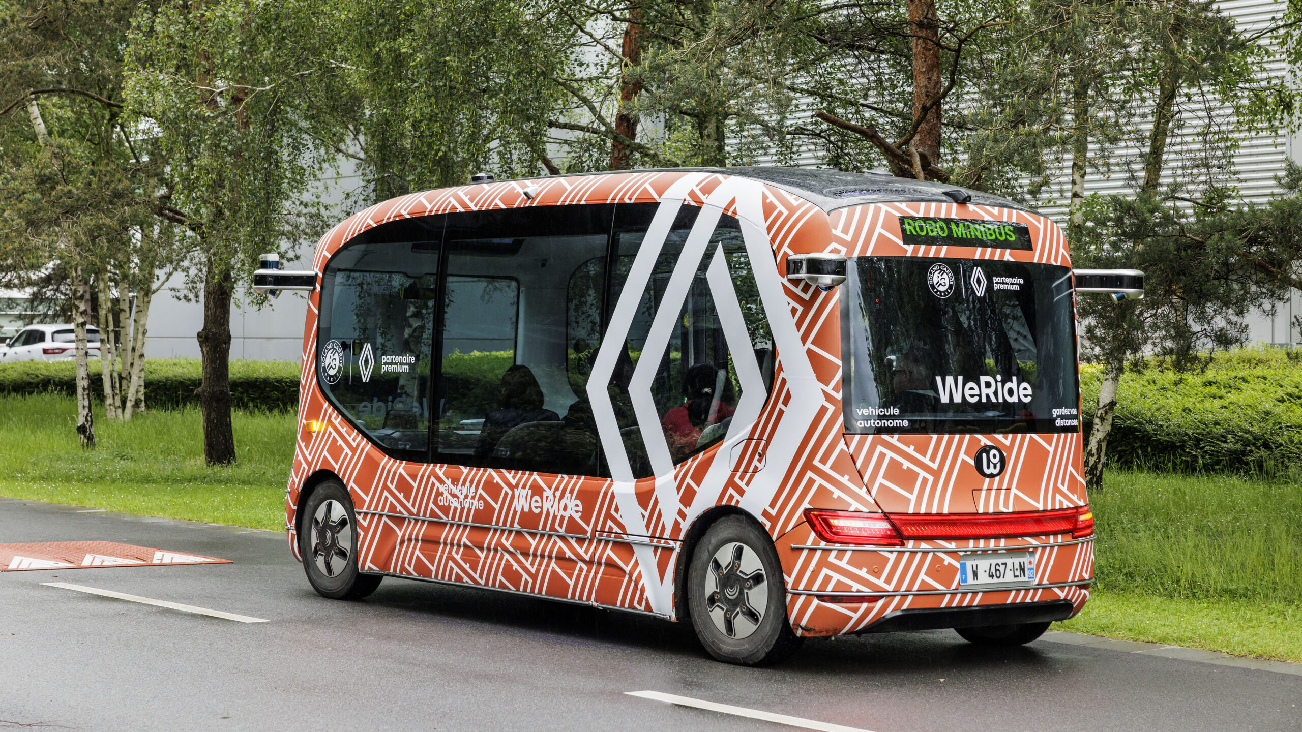 Read more about the article Renault: real-world demonstration of Level 4 minibuses at Roland-Garros 2024