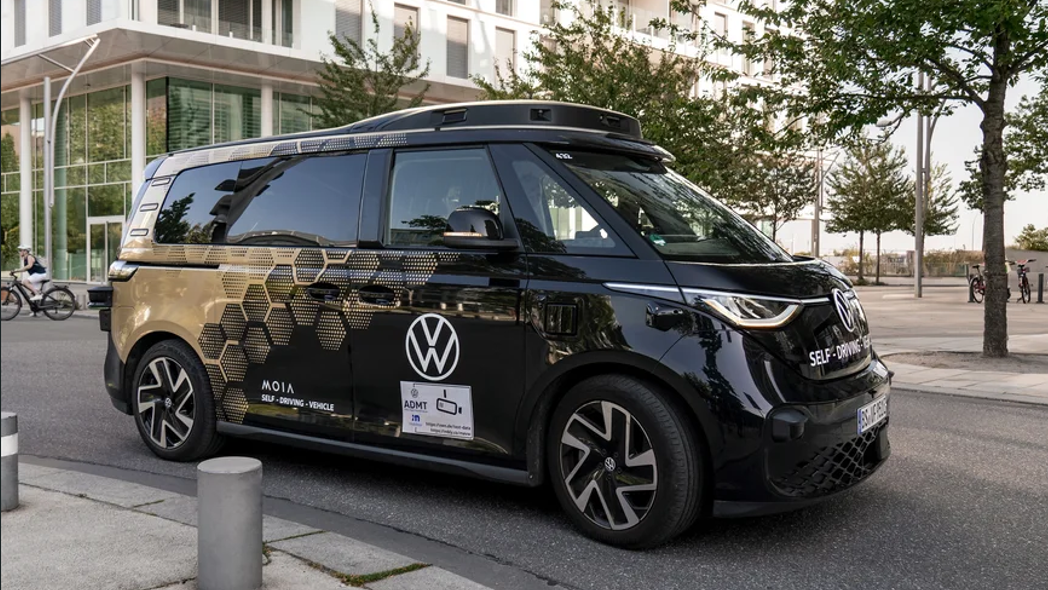 Read more about the article Moia uruchamia pilotażową usługę autonomicznych pojazdów w Hamburgu